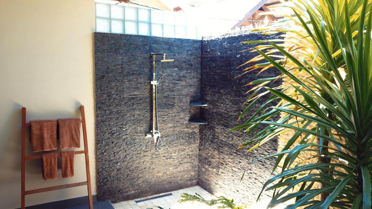 Gili Palms Villas Джили Трауанган Екстериор снимка