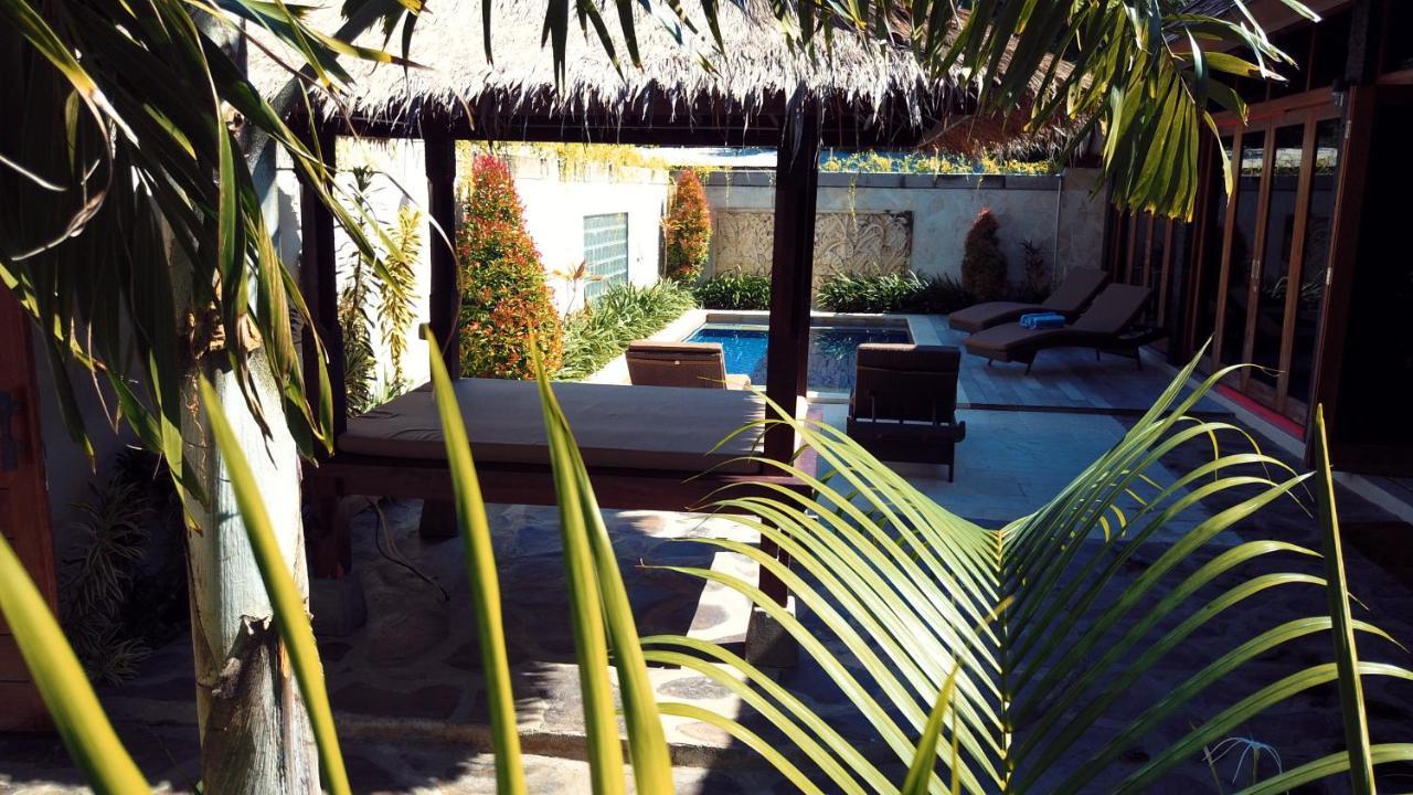 Gili Palms Villas Джили Трауанган Екстериор снимка