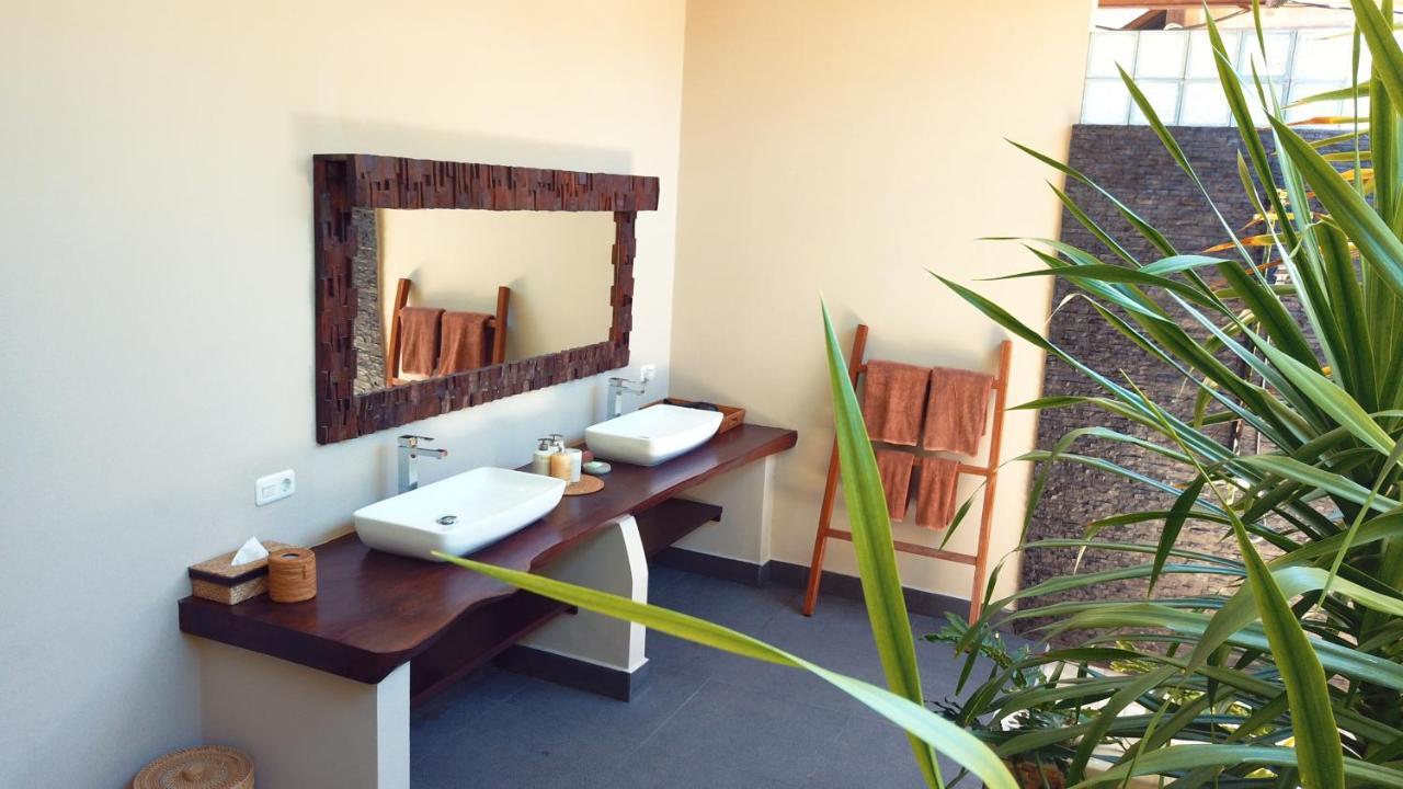 Gili Palms Villas Джили Трауанган Екстериор снимка