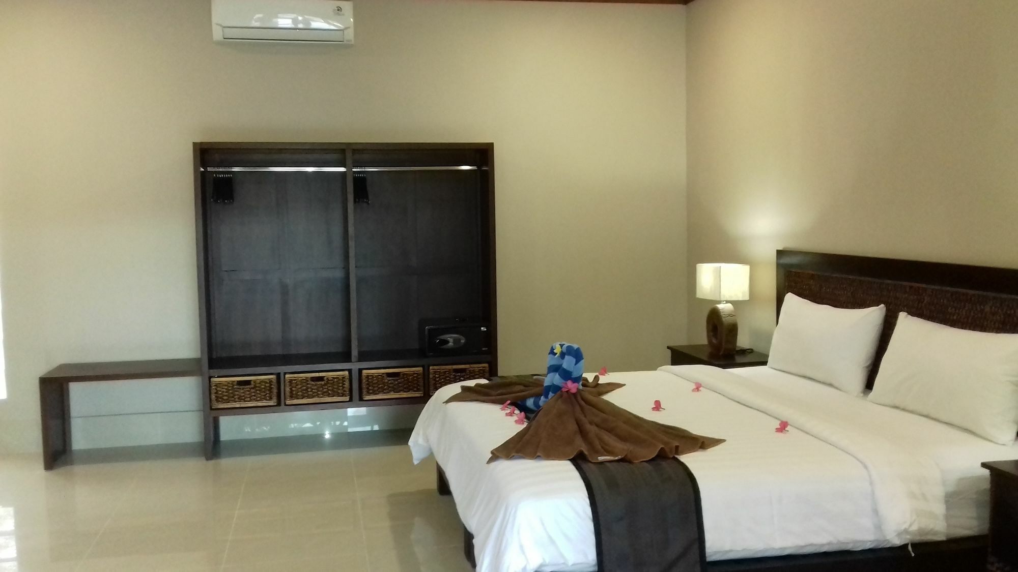 Gili Palms Villas Джили Трауанган Екстериор снимка